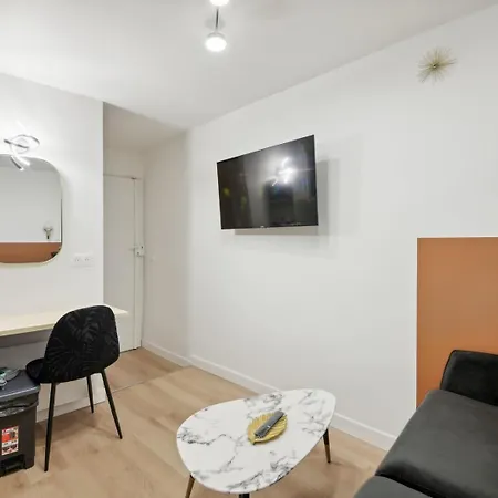 342 Elena - Stunning Parisian Apartment Paris
