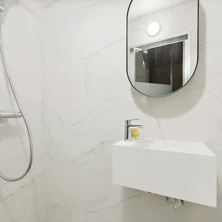 342 Elena - Stunning Parisian Apartment Paris